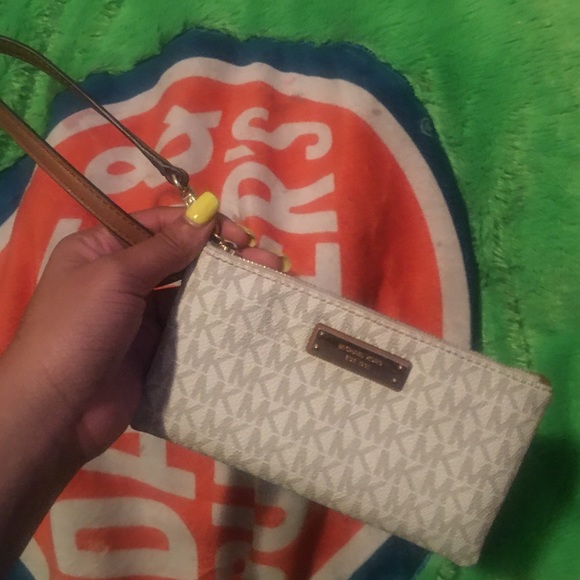 A small wallet - Picture 1 of 1